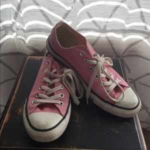 Cute pink converse!